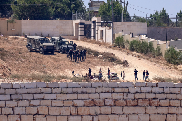 Israeli Army Imposes Curfew on West Bank Town Amid Siege of Palestinian Families