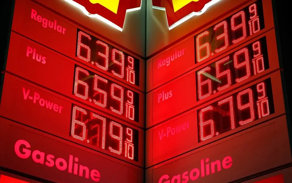 Oil Will Plummet Trumps Economic Forecast