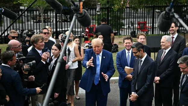  Trump Signs Executive Order Renaming Artificial Intelligence to 'Super Intelligence' Across Federal Government